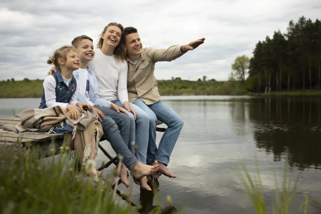 happy-family-oudoors